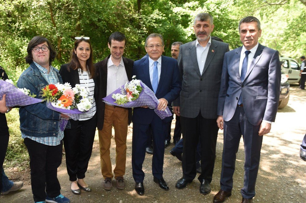 Başkan Uğur Ve Vali Yazıcı Engelliler İle Piknikte Buluştu