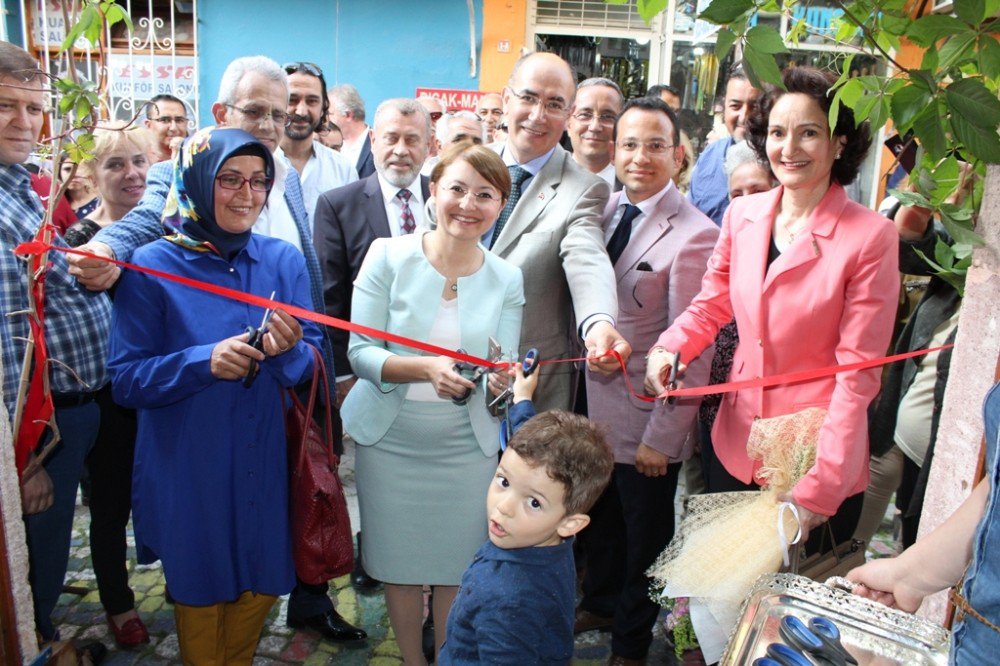 Çocuklar İçin Çizdiler