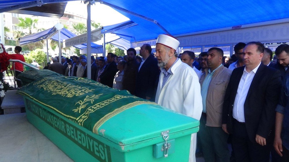 Cinnet Kurbanları Toprağa Veriliyor