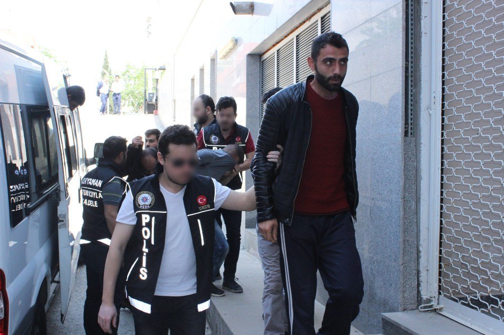 Adliyeye Sevk Edilen Uyuşturucu Tacirleri Gazetecilere Saldırdı