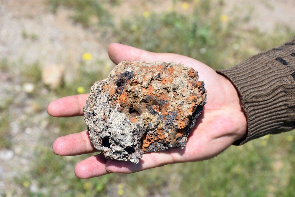 Meteor Parçasını Satıp İş Yerini Büyütecek