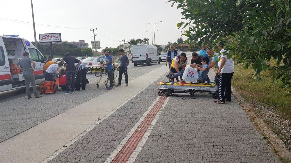 Antalya’da Motosiklet Kazası: 1’i Ağır 2 Yaralı