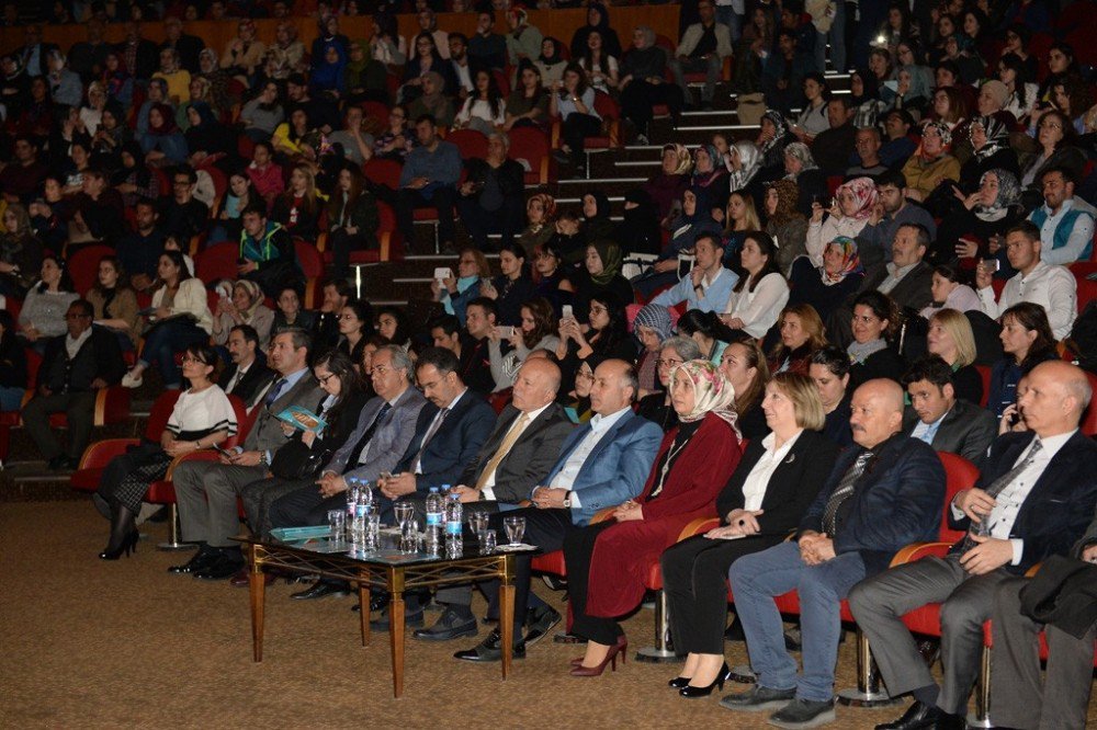 Atatürk Üniversitesi 60. Yılını Türkülerle Kutladı