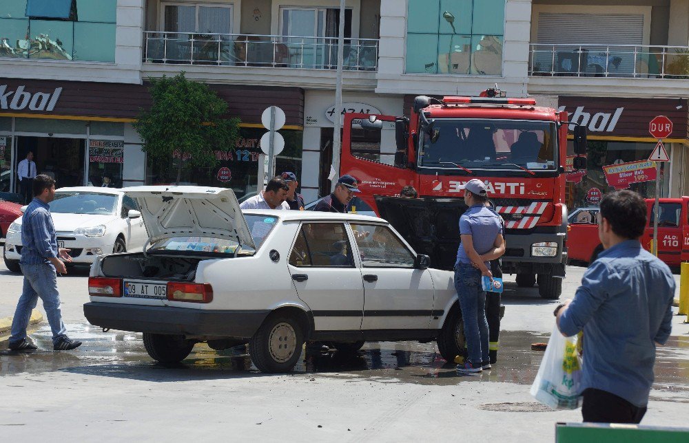 Avm Otoparkındaki Araç Yandı