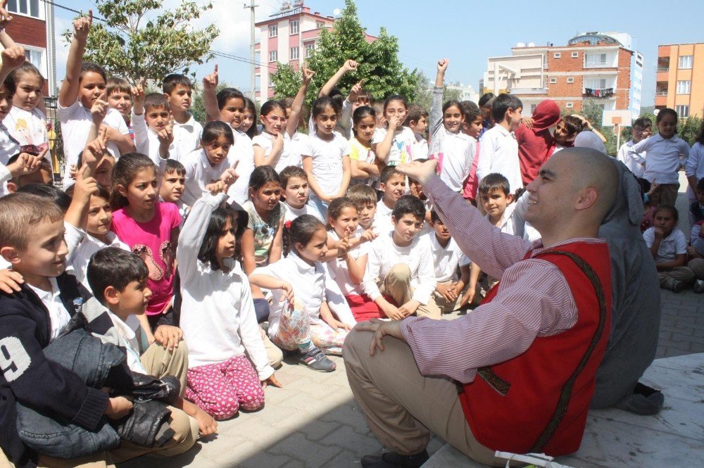 Edremit’te Çocuklar Tiyatro İle Buluşuyor