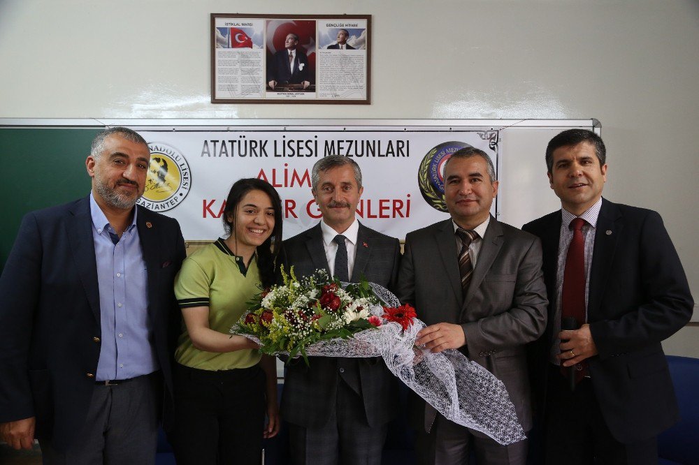 Belediye Başkanı Tahmazoğlu, Öğrencilerle Buluştu