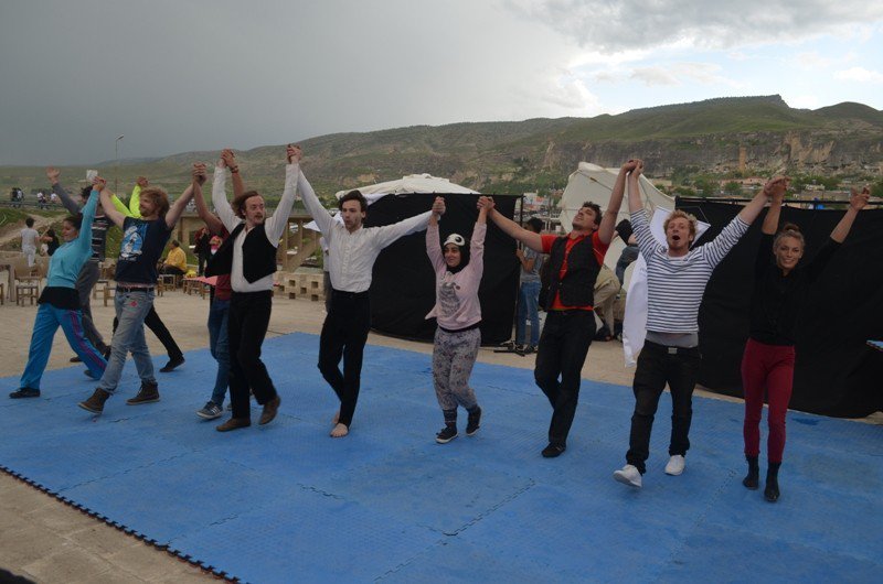 Hasankeyf’te Sirk Gösterisi Düzenlendi