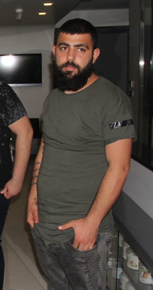 Kuzenini Önce Tıraş Ettirdi, Sonra Öldürdü