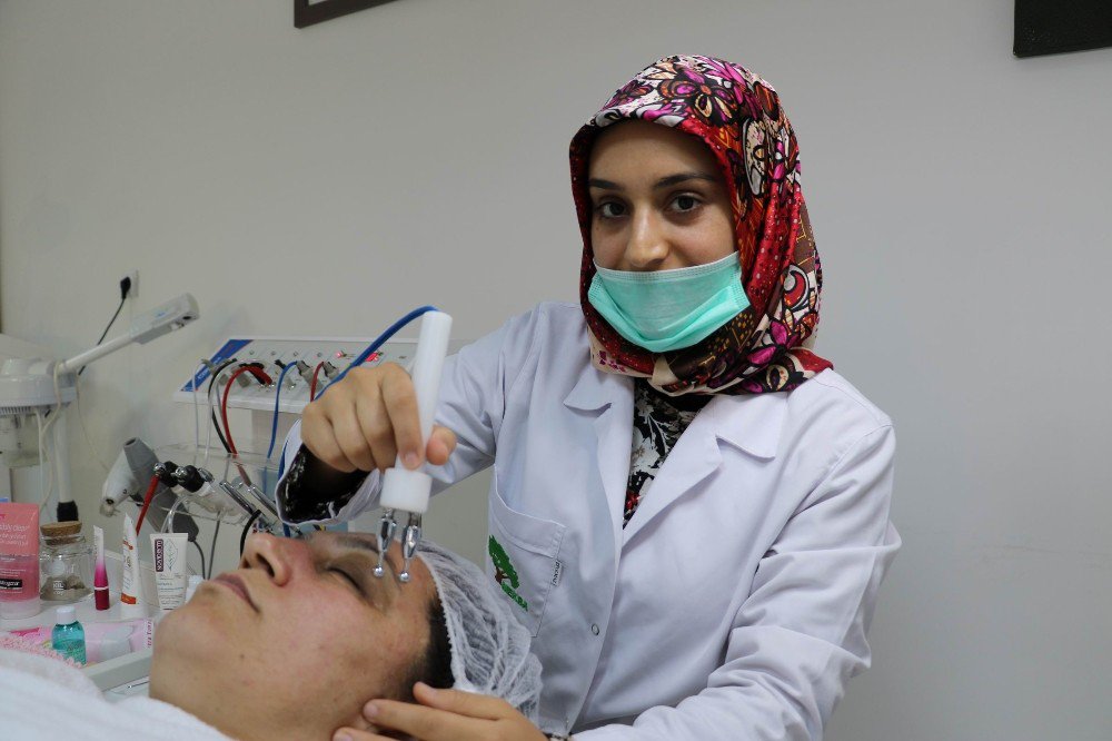 Genç Kızlar, Evlilikten Önce Ayakları Üzerinde Durmayı Hedefliyor