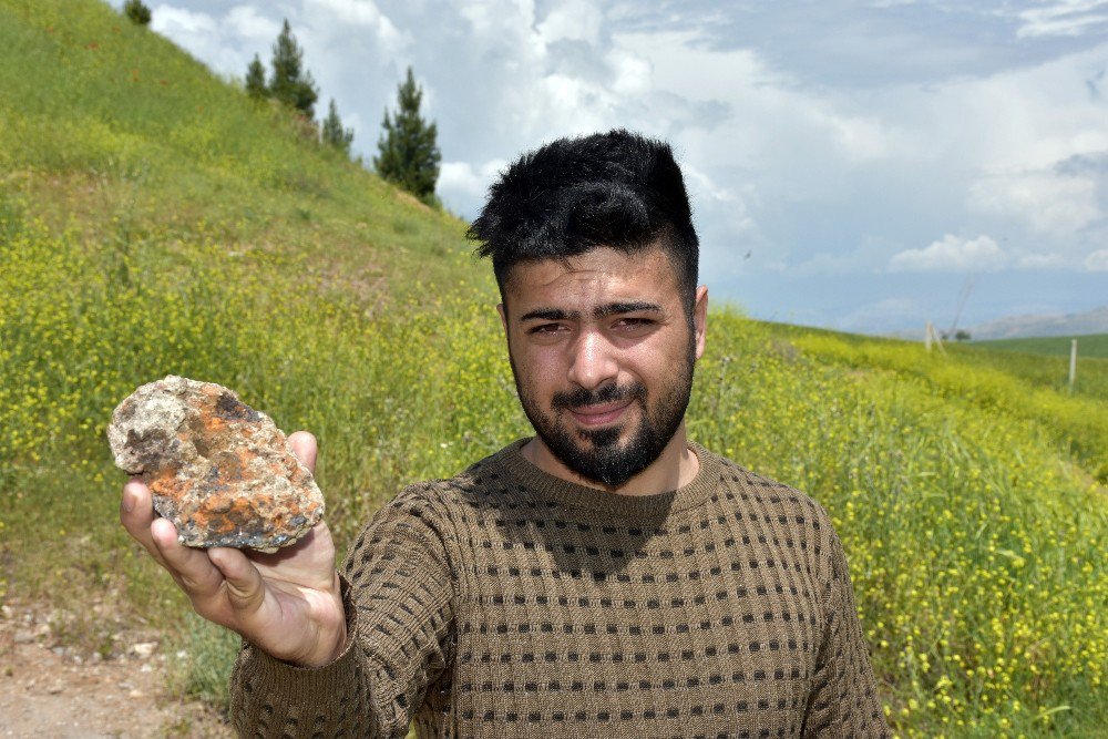 Meteor Parçasını Satıp İş Yerini Büyütecek