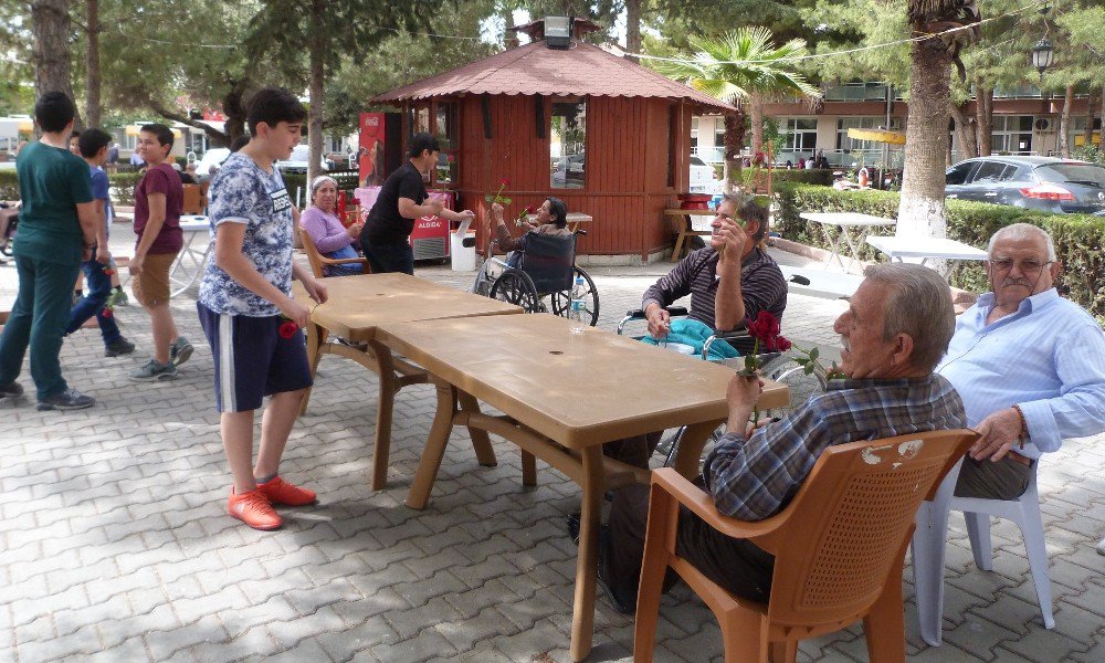 Gençler Geçmişine Sahip Çıkıyor