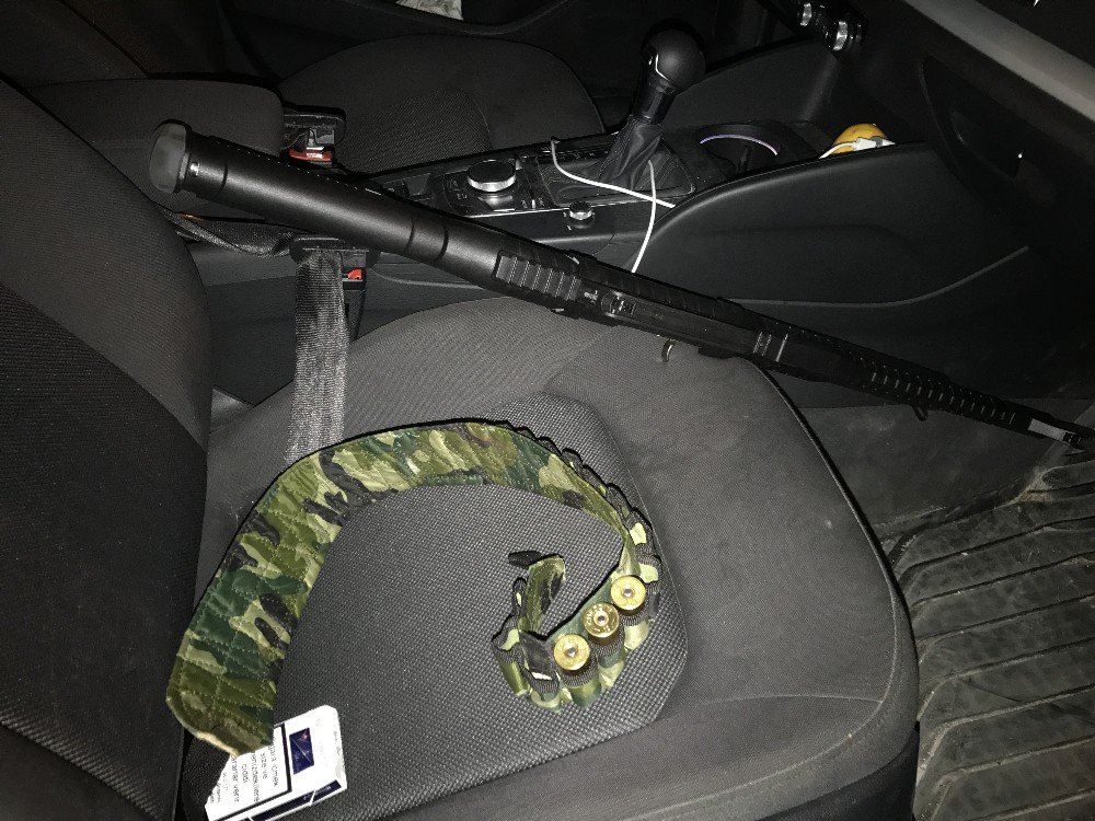 Cephanelik Gibi Araç Yakalandı, 3 Kişi Gözaltına Alındı