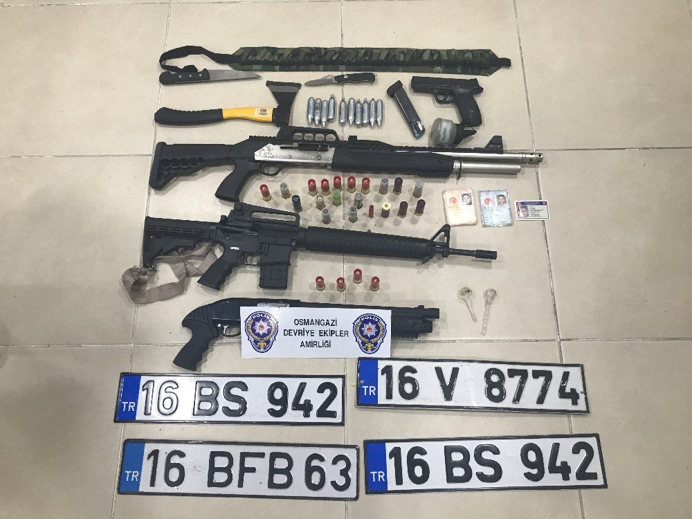 Cephanelik Gibi Araç Yakalandı, 3 Kişi Gözaltına Alındı