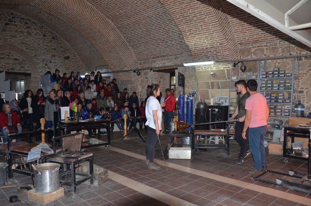 Cam Sanatları Merkezi Cam Meraklılarını Bekliyor