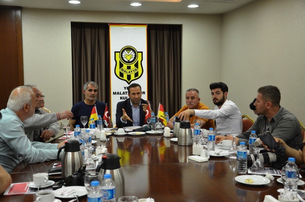 Evkur Yeni Malatyaspor’da Durum Değerlendirmesi Toplantısı