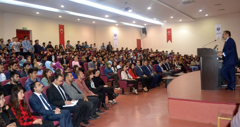 Rektör Gür, Yüksekokul Öğrencileriyle Buluştu