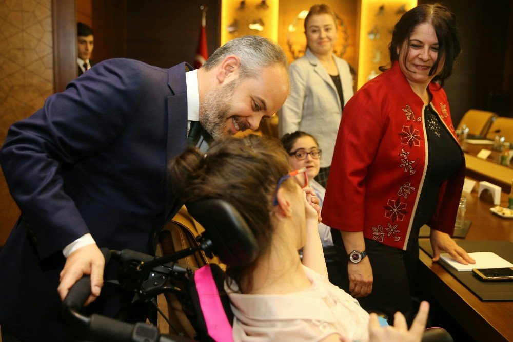 Bakan Kılıç, Serebral Palsili Çocuklarla Buluştu