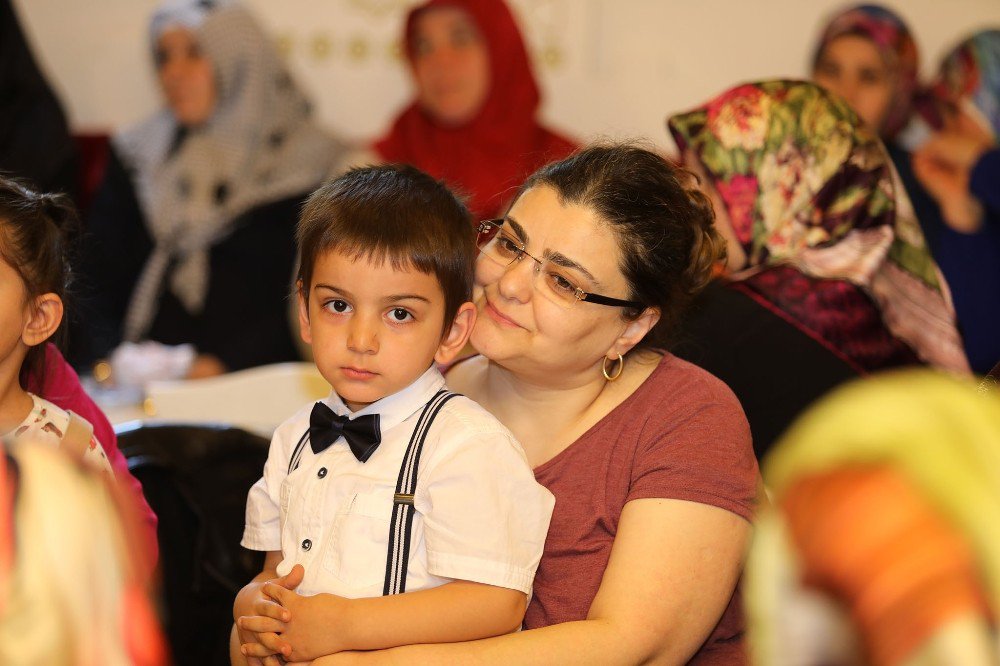 “Her Anne Bir Okul” İlk Mezunlarını Verdi