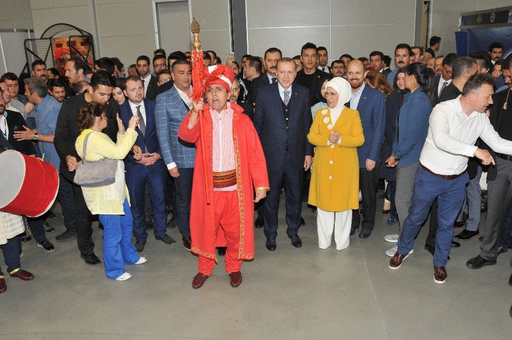 Cumhurbaşkanı Erdoğan, Gaziosmanpaşa Belediyesi Engelli Karma Mehteran Takımı’nı İlgiyle İzledi