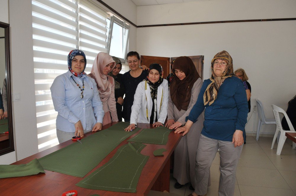 İzmek’te Yıl Sonu Sergileri Başlıyor