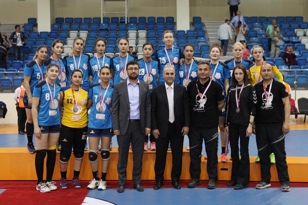 Kadınlar Hentbolda Türkiye Kupası Yenimahalle’nin