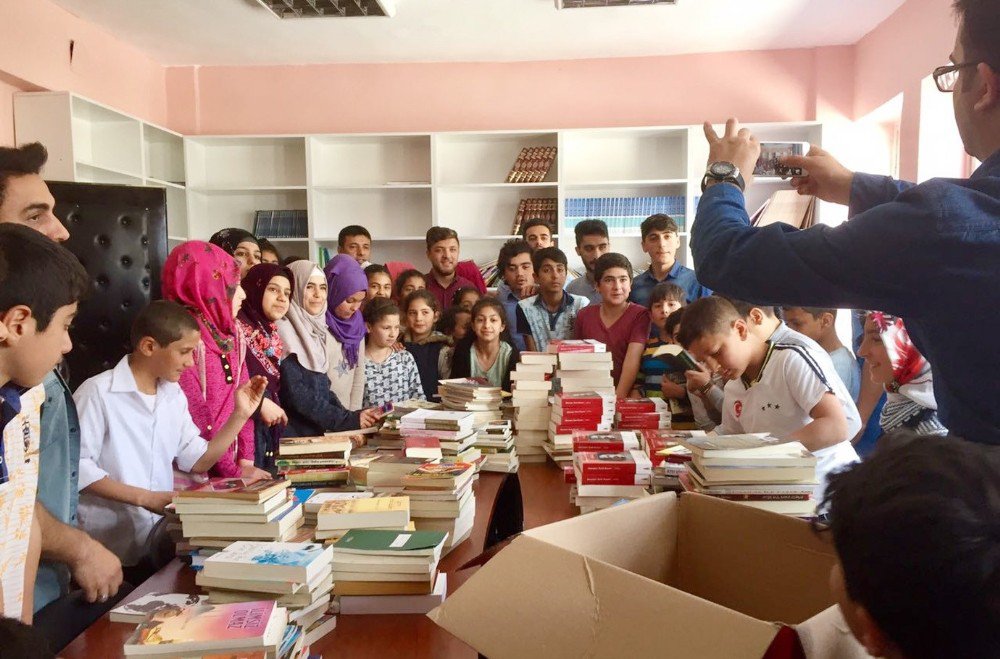 Kahramanmaraş’tan Mardin’e Kitap Bağışı