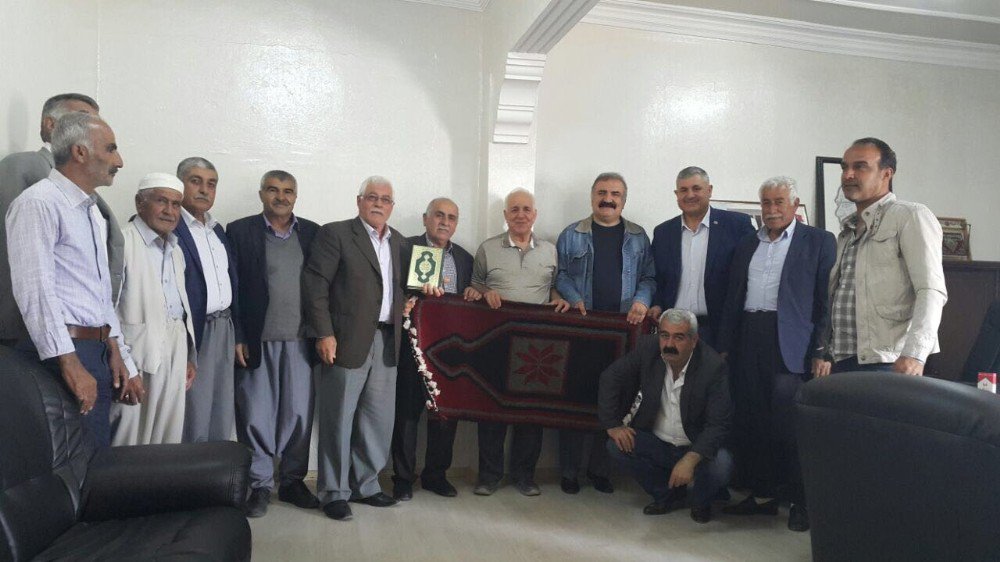 Kahta Ziraat Odasından Ziraat Mühendisine Teşekkür Plaketi