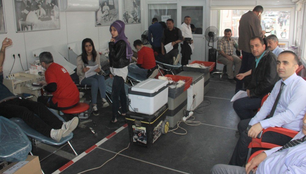 Hakkari’de Kan Bağışına Büyük İlgi