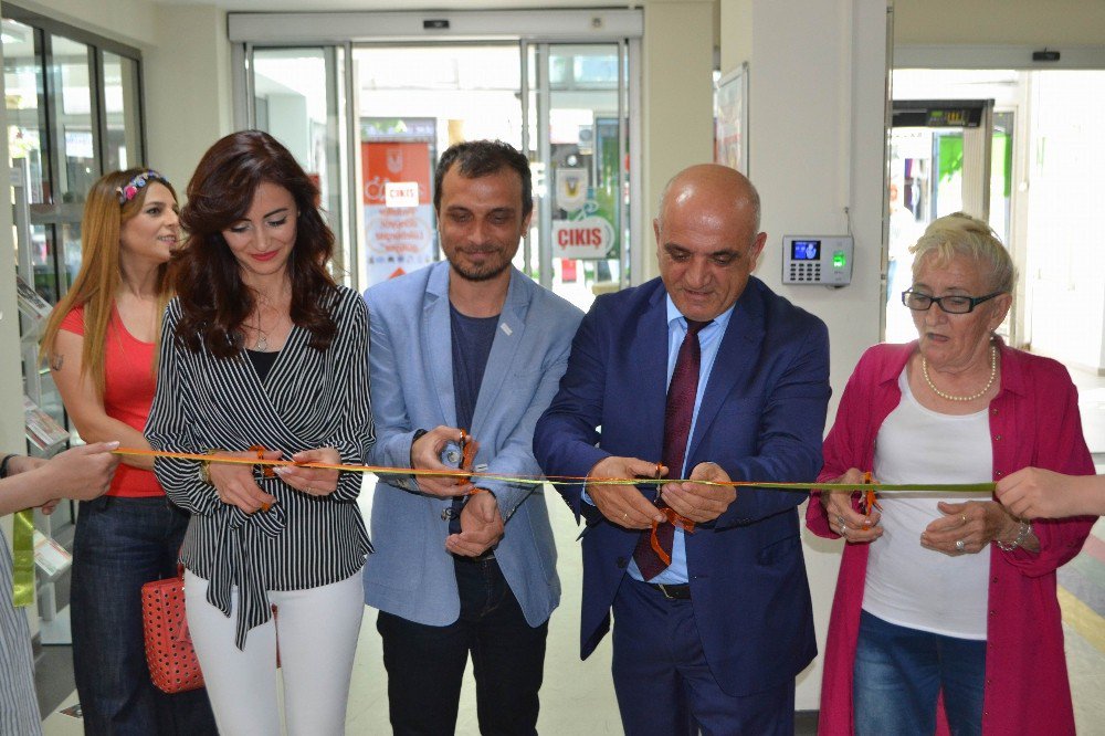 Portreler-suretler Sergisi Açıldı