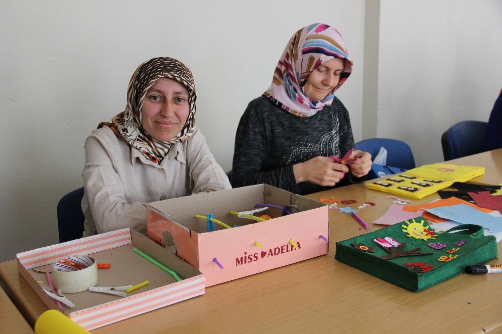 Kadınlar Meslek Kurslarıyla Hayatlarını Şekillendiriyor