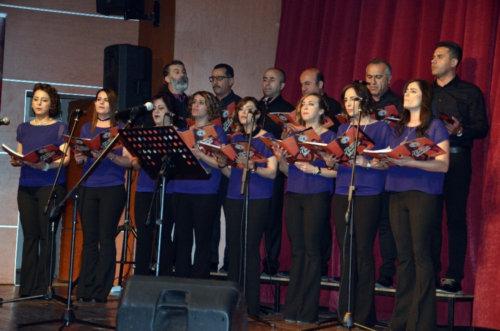 Fedakar Öğretmenler Öğrencileri İçin Konser Verdi