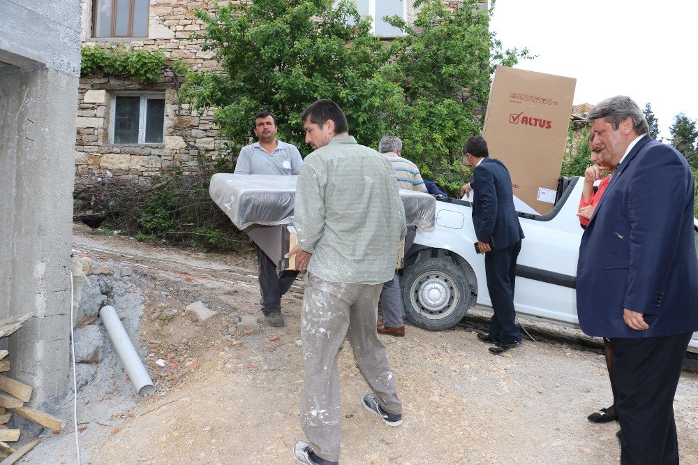 Yangında Evleri Zarar Gören Ailelere Büyükşehirden Destek