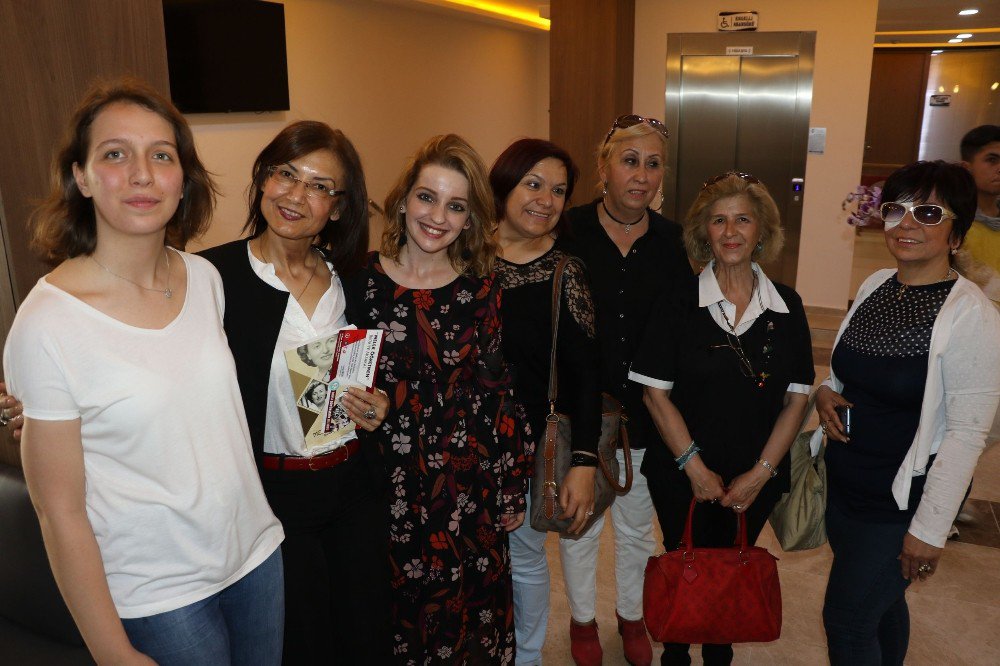 Bedriye Aksakal Okuyucularıyla Buluştu