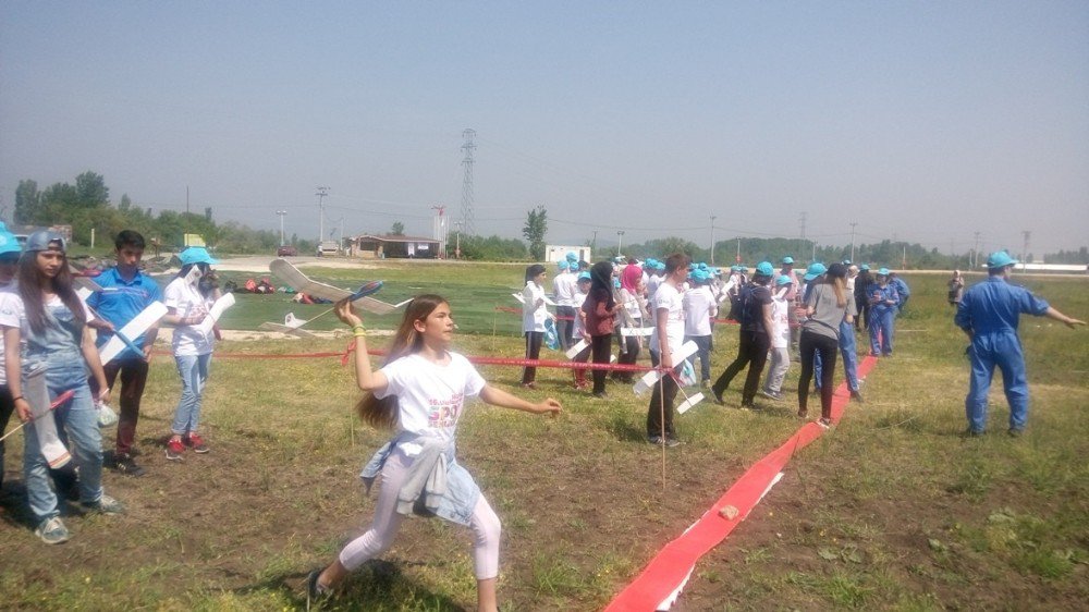 Spor Şenlikleri’nde Oryantiring Ve Model Uçak Heyecanı