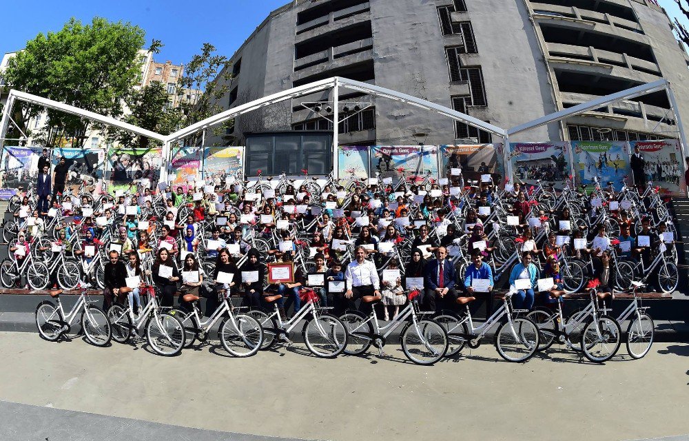 ‘Çocuk Gözüyle Lale’ Resim Yarışmasının Galipleri Ödüllendirildi