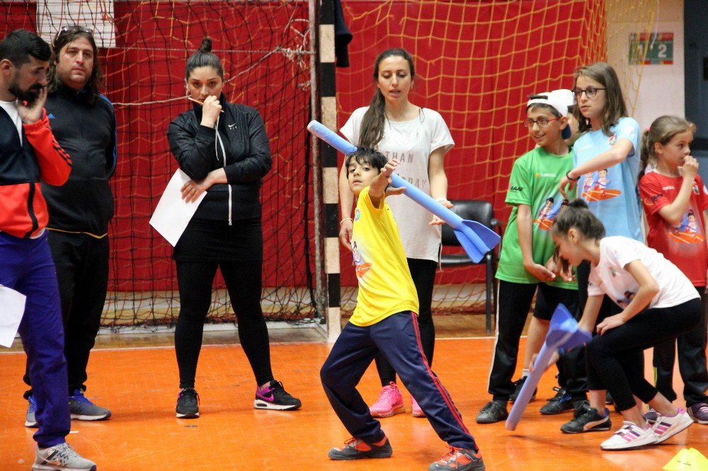 ’Iaaf Çocuk Atletizmi’ Uygulama Programı Düzenlendi