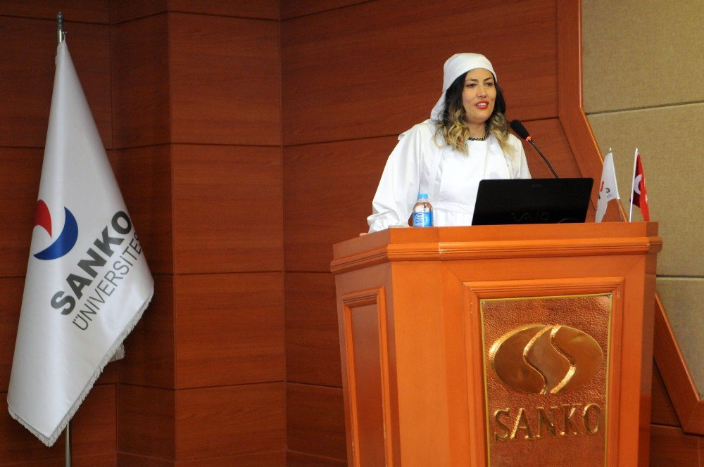 Kurtuluş Savaşında Kullanılan Hemşirelik Üniforması İle Kürsüye Çıktı