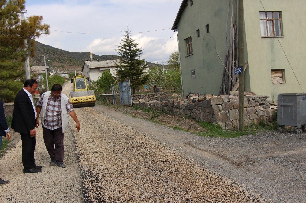 Seydişehir’de Kırsal Mahallelerde Soğuk Asfalt Çalışması