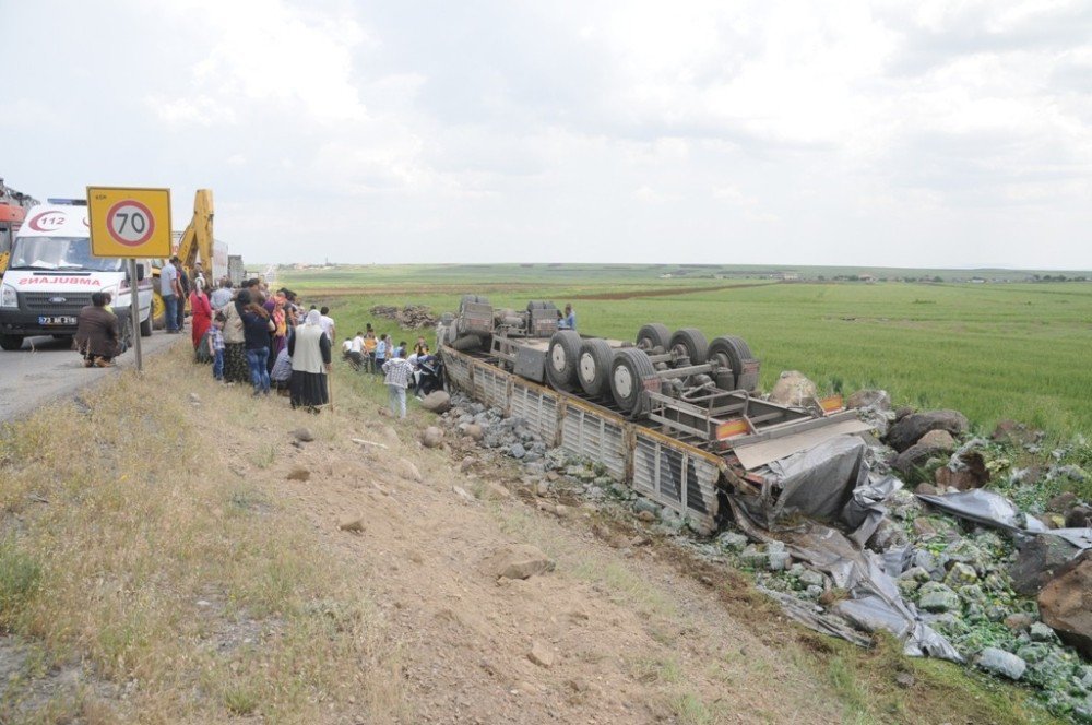 Maden Suyu Yüklü Tır Devrildi: 2 Yaralı