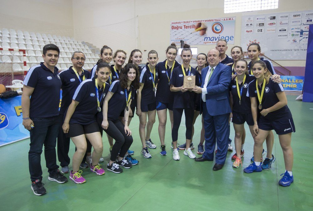 Yaşar’ın Gümüş Kızları Türkiye İkincisi