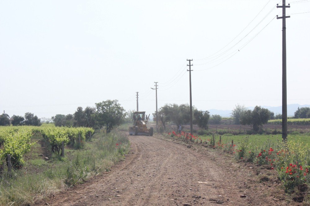 Turgutlu’nun Ova Yollarında Yaz Bakımı Başladı