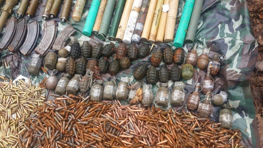 Pkk’nın İnine Girildi, Cephaneliği Ele Geçirildi
