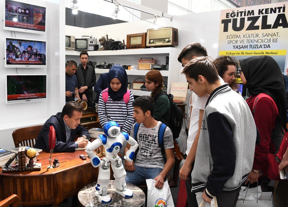 Başkan Yazıcı, İstanbul Gençlik Festivali’nde Sergi Açtı