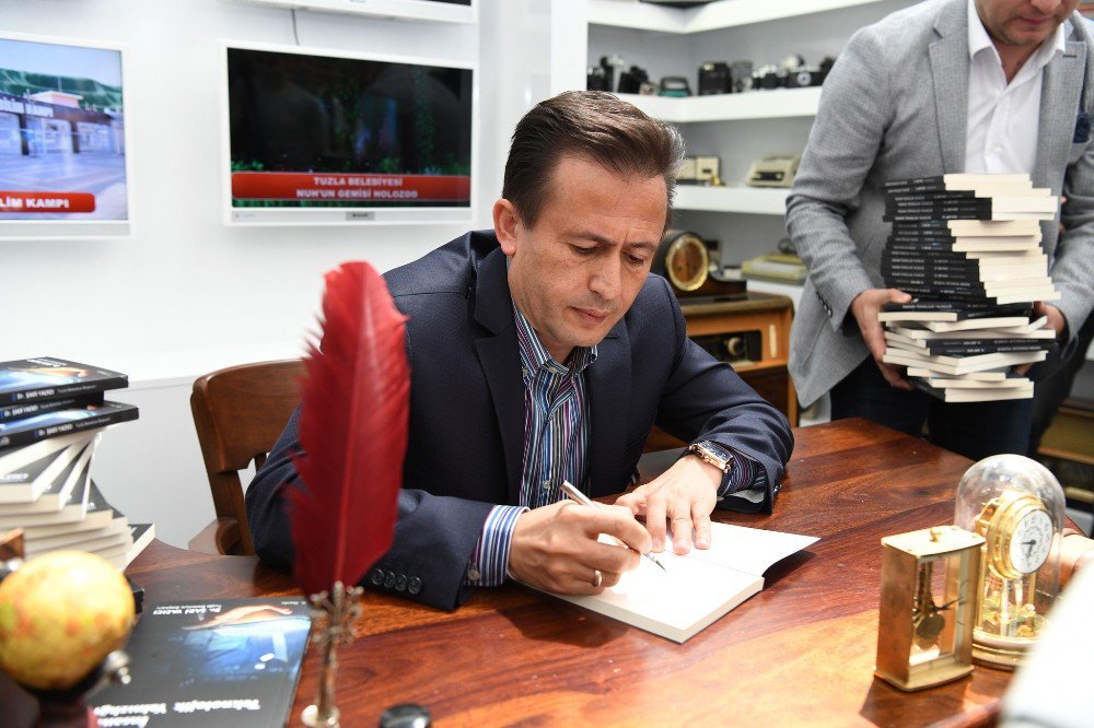 Başkan Yazıcı, İstanbul Gençlik Festivali’nde Sergi Açtı