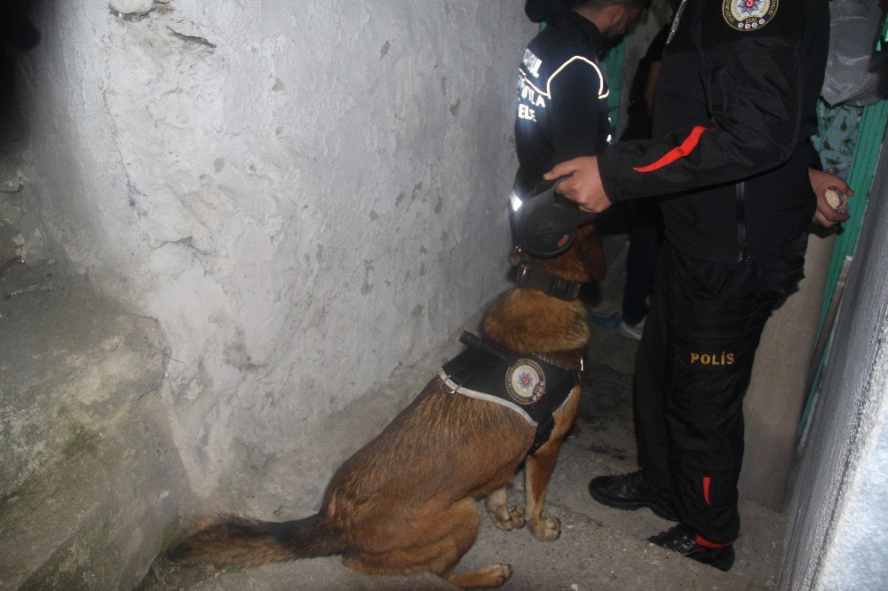 Narkotik Operasyonuna Tıraş Olurken Yakalandı