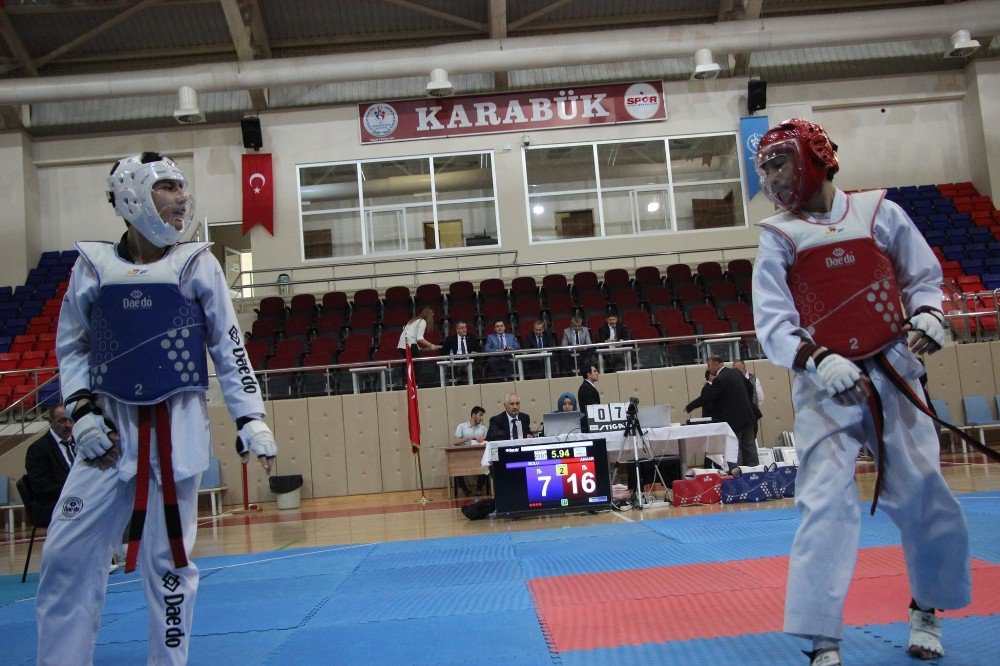 Okul Sporları Taekwondo Müsbakaları