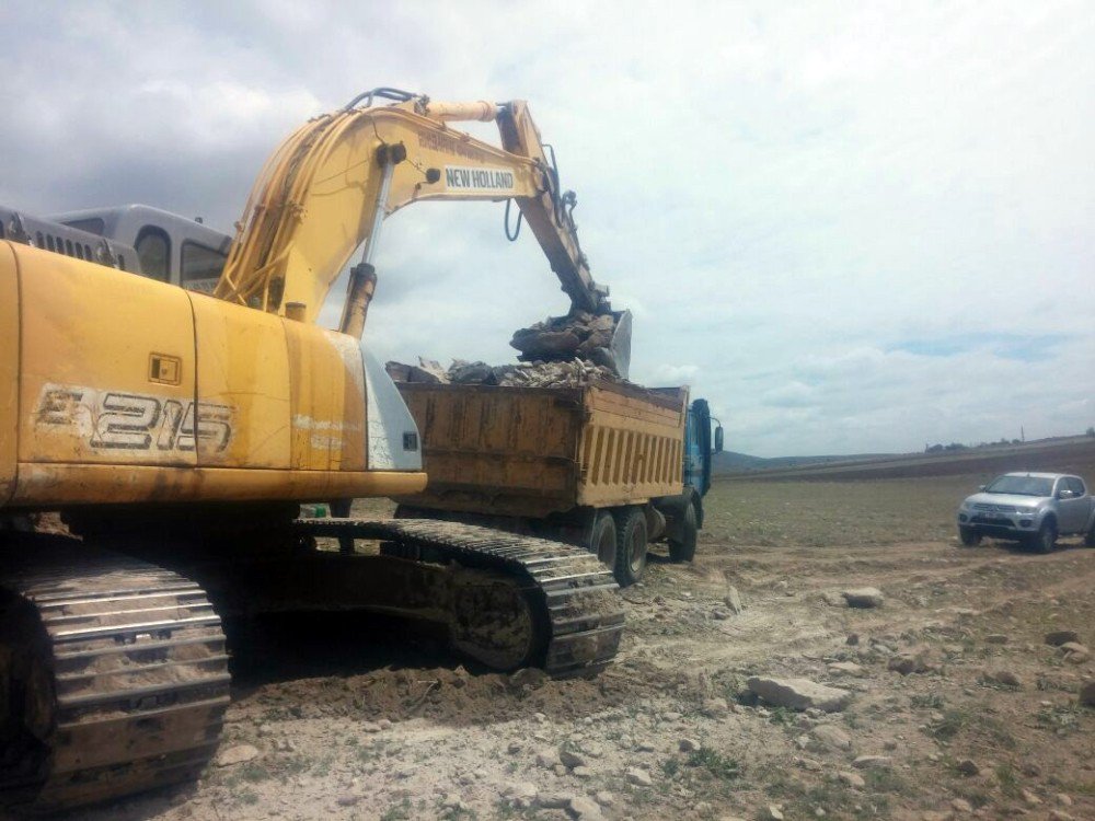 Aksaray’da Kaçak Kazı Yapan 3 Kişi Suçüstü Yakalandı