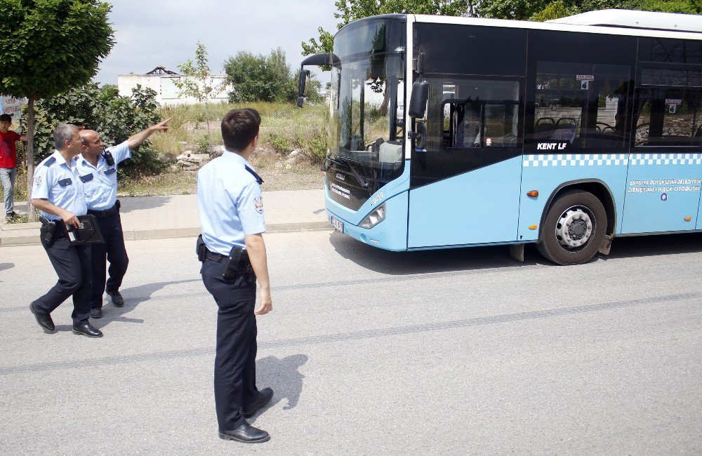 Antalya’da Kartsız Yolcu, Otobüsü Taşladı