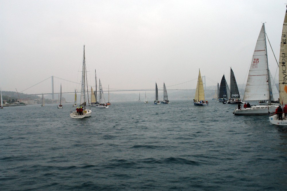 İstanbul Boğazı Yılın İlk Yarışına Sahne Oldu