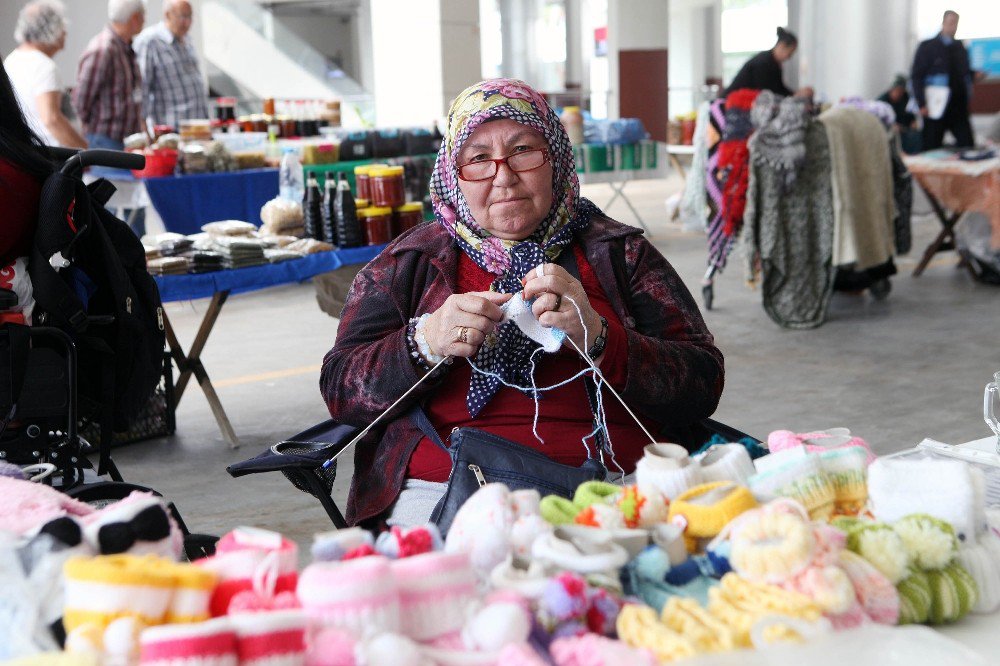 Yenimahalle’de ’El Emeği Ve Köylü Pazarı’ Açıldı